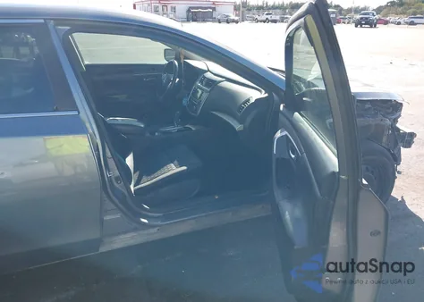 2016 Nissan Altima 2.5/2.5 S/2.5 Sl/2.5 Sr/2.5 Sv из США, поврежденный, VIN 1N4AL3AP4GC135702